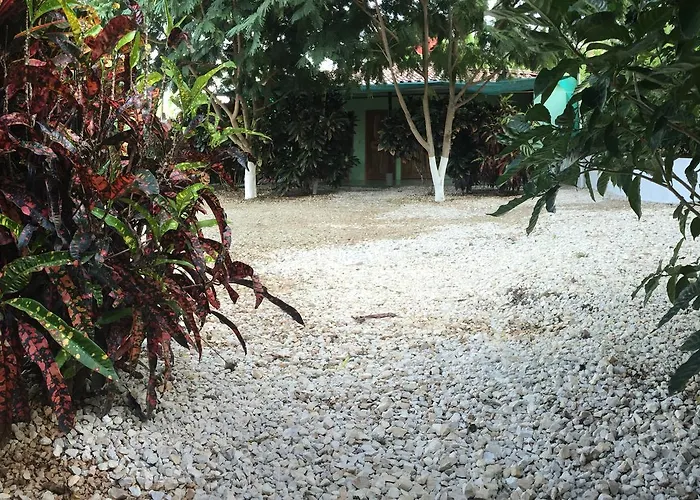 Hotel Cabinas Lalimar